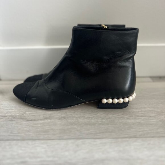 Chanel Interlocking CC Logo Leather Ankle Boots With Pearls Top Condition US 7.5 - Picture 3 of 5
